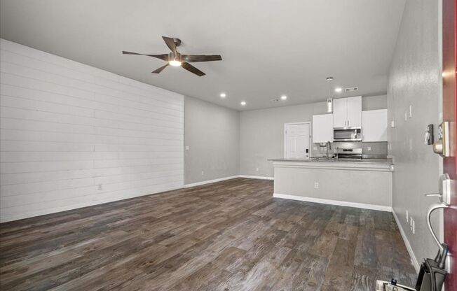 Stunning, Spacious 2 Bd Townhouse with Loft in Gated Community