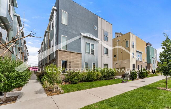 Beautiful Townhome With Rooftop Views, And Central AC!