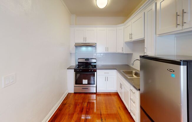 La Chandelle Apts...Charming building...Renovated Apartments Available...Hardwood Floors!