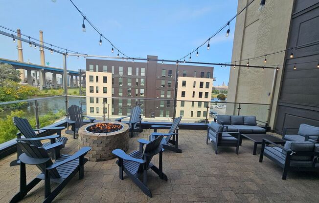 1 bed, 1 bath, 747 sqft, $1,750, Unit 705