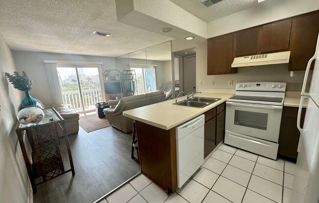 1B/1B  Furnished Condo Across the Street from the Gulf of Mexico!