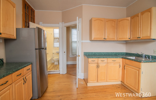 3322 N LAKEWOOD