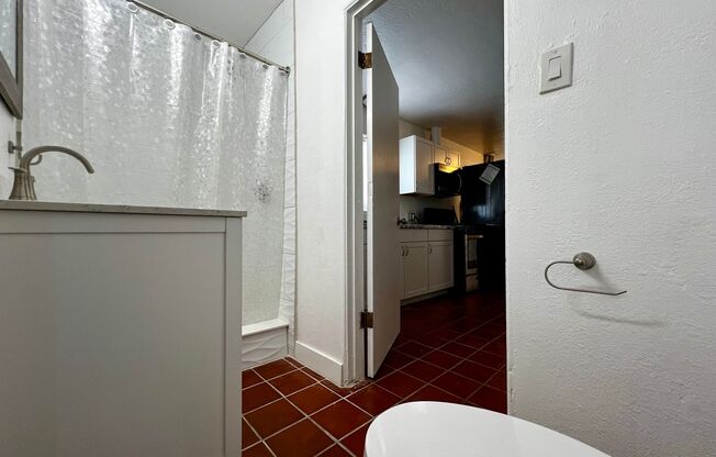 1 Bedroom 1 Bath Near Nob Hill!