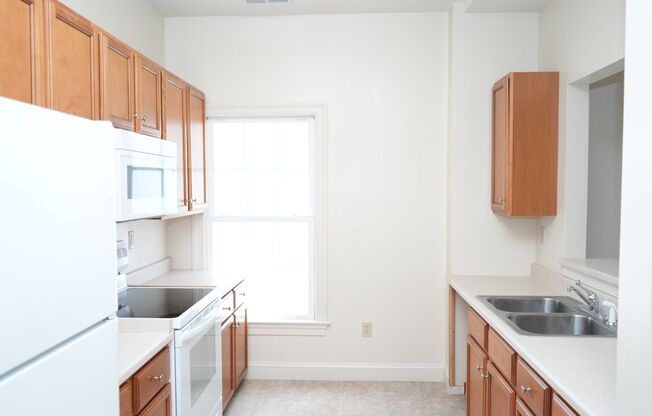 2 beds, 2 baths, 1,052 sqft, $1,750, Unit Ste #212