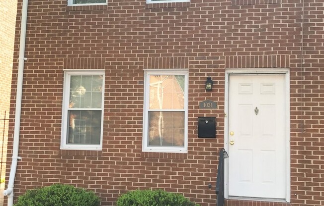 Charming 3bd/1ba Townhome in Johnston Square!