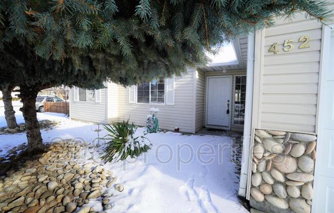 452 S JOLINDA AVE