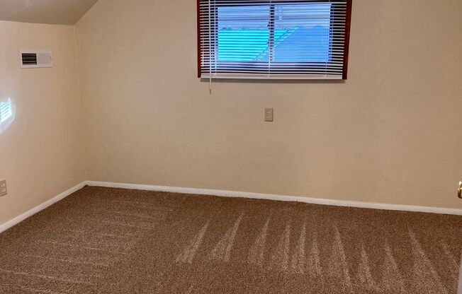 4 beds, 1 bath, $1,400