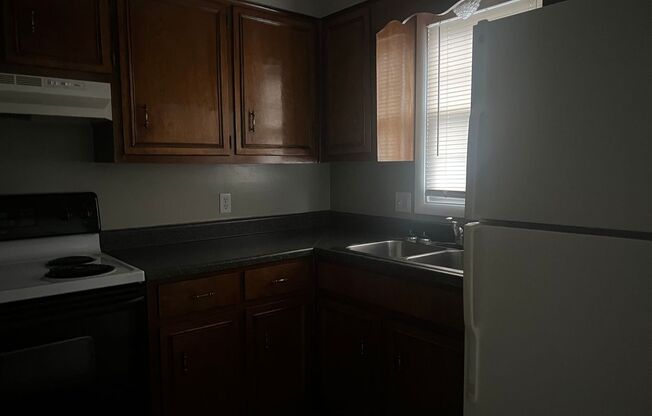 2 beds, 1 bath, $975, Unit Unit #1