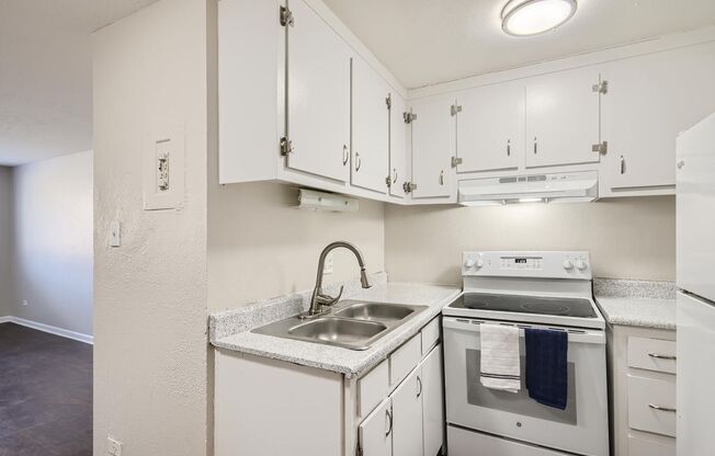 2 beds, 1 bath, 700 sqft, $1,495, Unit 301