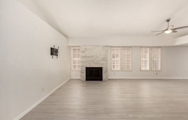 CHARMING 3 bed, 2 bath in Phoenix!