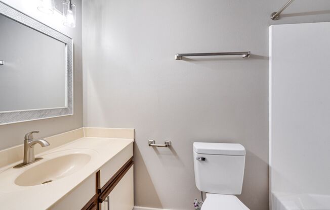 3 beds, 2 baths, 1,400 sqft, $1,899, Unit DW3825C