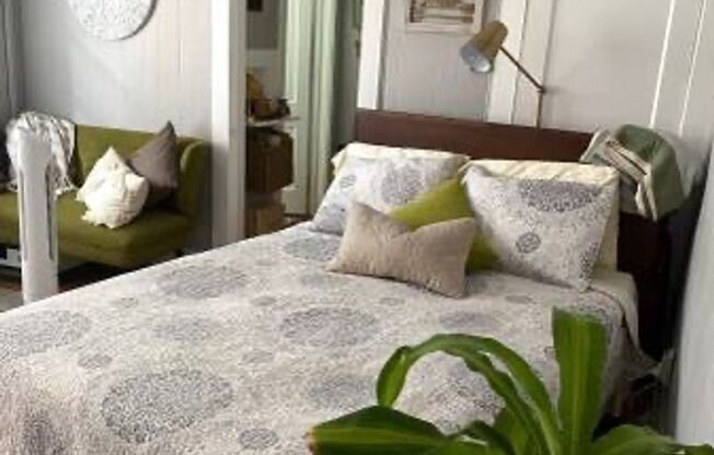 Studio, 1 bath, 500 sqft, $1,395, Unit 873-9