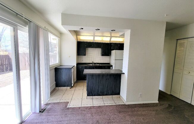 2 beds, 1 bath, 915 sqft, $1,195, Unit 78SR-80