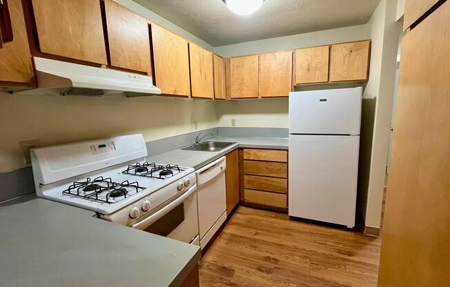 2 beds, 1 bath, 800 sqft, $1,345, Unit 06