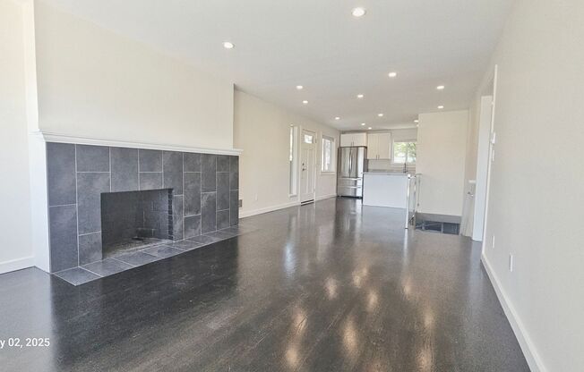 3 Bed, 2 Bath Apartment Newly Remodel in Prime Roosevelt Location
