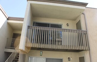 Charming 2BR/1BA Condo – Resort-Style Amenities!