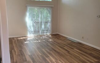 Cozy upstairs 2 bedroom unit with vaulted ceilings! HURRY! Special Offer Available!