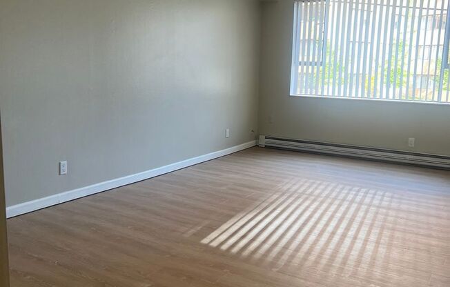 2 beds, 1 bath, 856 sqft, $1,850, Unit 105