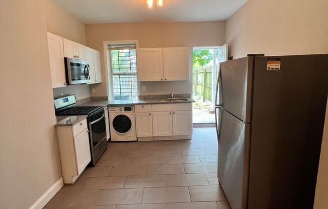 Spacious 3BR 1BA Baltimore rowhome!