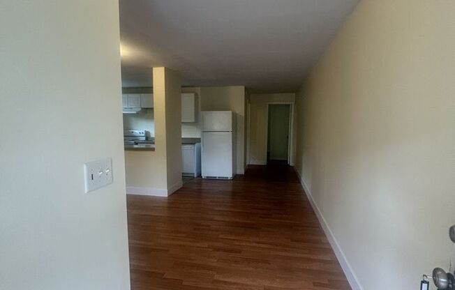 1 bed, 1 bath, 576 sqft, $1,225, Unit 25