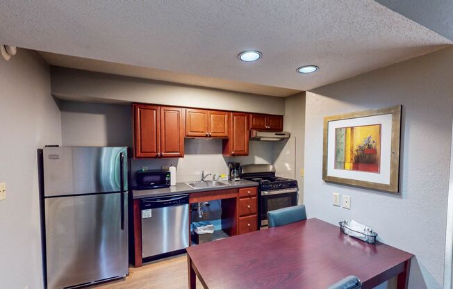 1 bed, 1 bath, 458 sqft, $1,650, Unit Village Suites