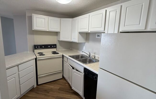 2 beds, 1 bath, 710 sqft, $1,450, Unit # 910