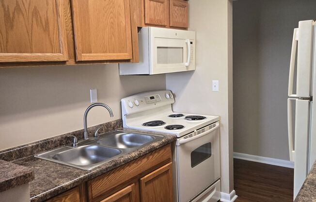2 beds, 1 bath, 900 sqft, $895, Unit 11