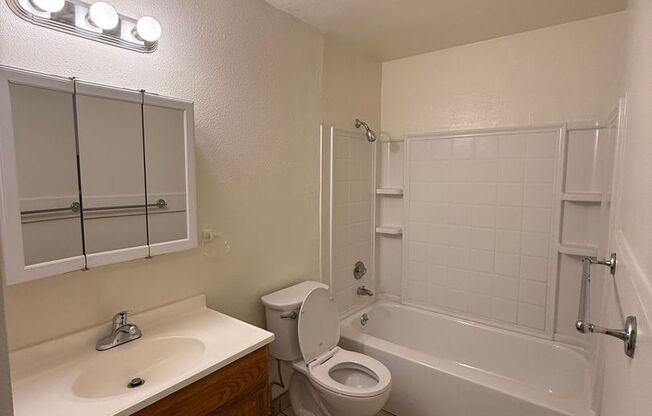 2 beds, 1 bath, 669 sqft, $1,245, Unit 39