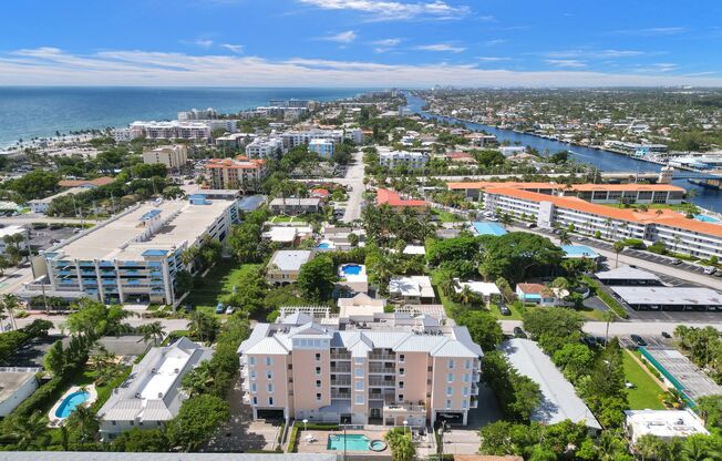 Gorgeous Penthouse Unit One Block from the Ocean