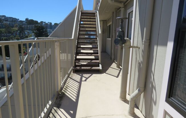 2 beds, 1.5 baths, $3,575, Unit 2033 Castro #32