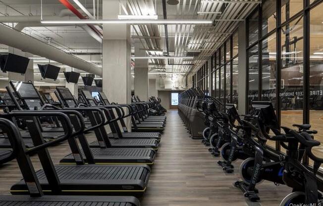 1 bed, 1 bath, 631 sqft, $5,600, Unit 15J