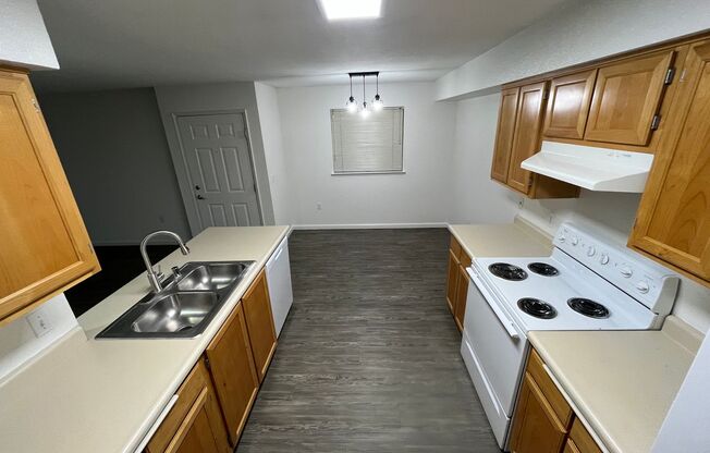 2 beds, 1 bath, 848 sqft, $1,900, Unit 1807