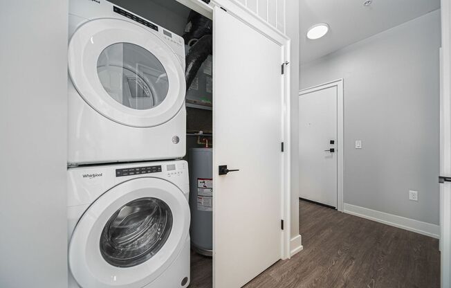 2 beds, 1 bath, 887 sqft, $1,575, Unit 225