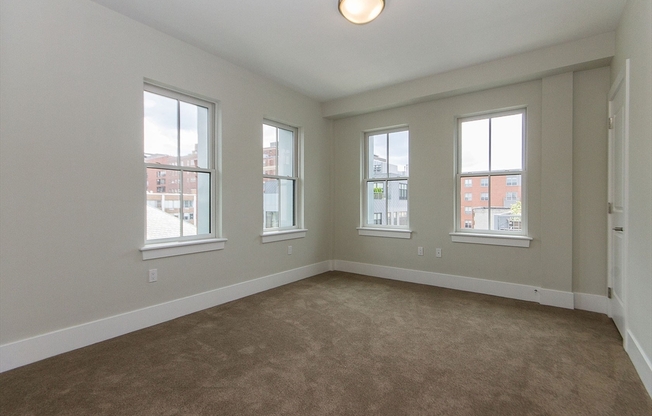 3 beds, 2 baths, 1,399 sqft, $5,600, Unit 306