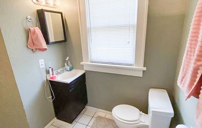 1 bed, 1 bath, 750 sqft, $745, Unit 201