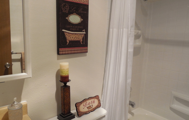 2 beds, 1 bath, 895 sqft, $1,699, Unit W306