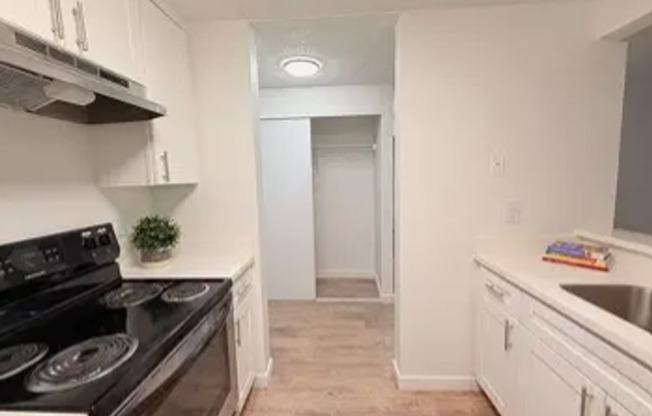 2 beds, 1 bath, $2,250, Unit 220