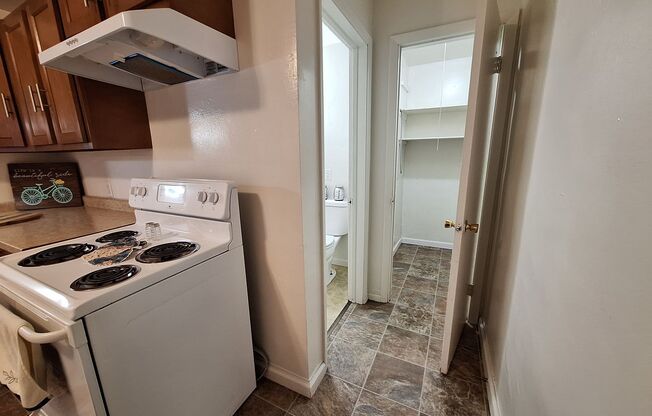 2 beds, 1 bath, 600 sqft, $895, Unit 1