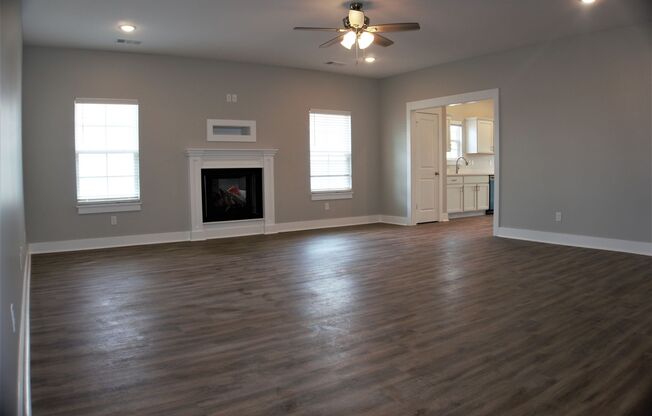 3 Bedroom, 2 Bath Home in Valley View- Coming available in April!