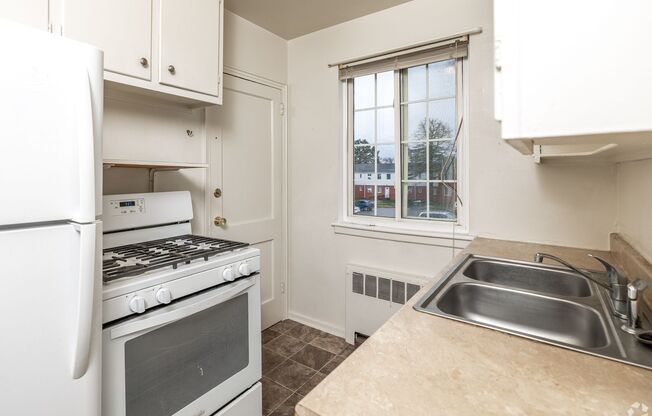 2 beds, 1 bath, 713 sqft, $995, Unit 8A