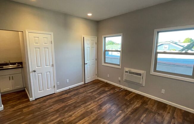 337 N BENTON WAY