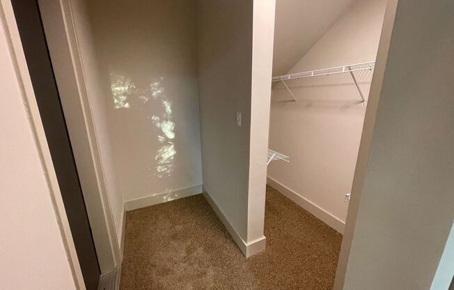 Studio, 1 bath, 700 sqft, $1,200, Unit C4