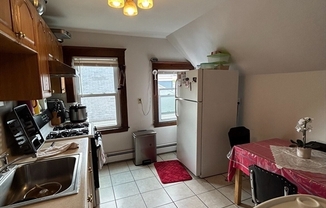 2 beds, 1 bath, $2,300, Unit 3