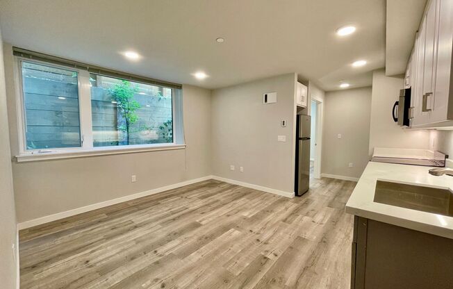 1 bed, 1 bath, 350 sqft, $1,595, Unit 002