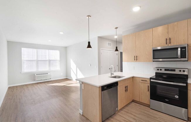 2 beds, 2 baths, 1,084 sqft, $2,525, Unit 1102
