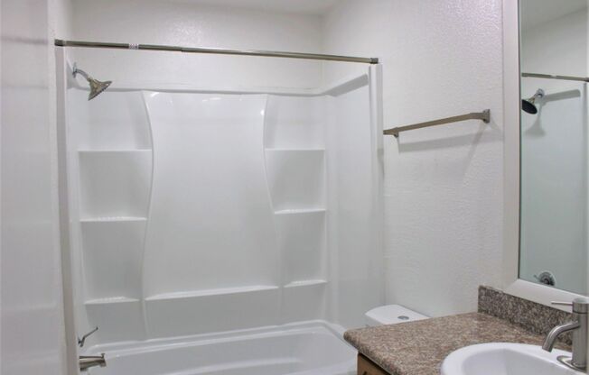 1 bed, 1 bath, 715 sqft, $925, Unit 66