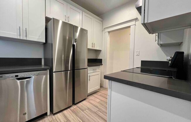 1 bed, 1 bath, 950 sqft, $2,300, Unit 717 E 1st St. + G3