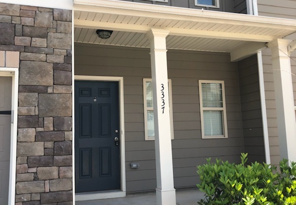 NEW LISTING - GORGEOUS TOWNHOME IN KENNESAW!
