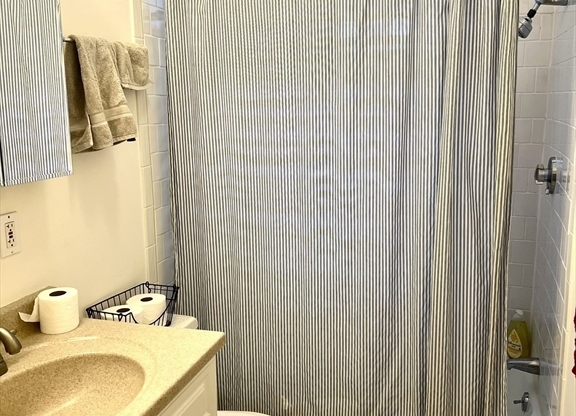 1 bed, 1 bath, 572 sqft, $3,200, Unit 6C