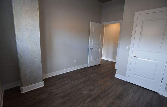 2 beds, 1 bath, 999 sqft, $4,000, Unit 3833-215